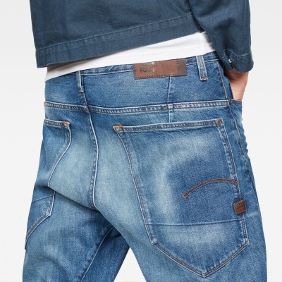Photo du jean porté poche arrière