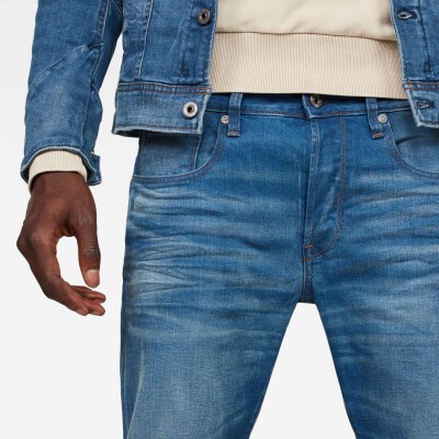 Photo jean porté zoom haut du jean