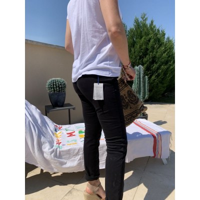 pantalon chino femme vu de côté